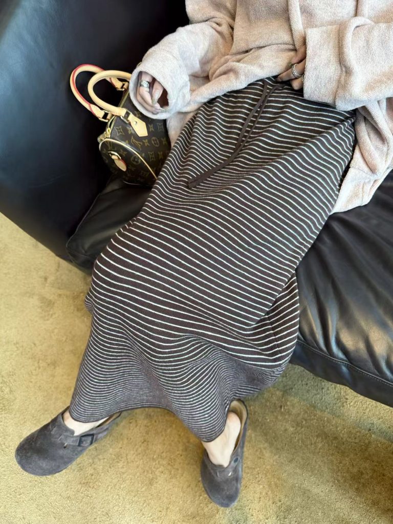 Vanilla Sweet Wine & Pinstripe Back Slit Elastic Waist Versatile Slimming Knit Skirt