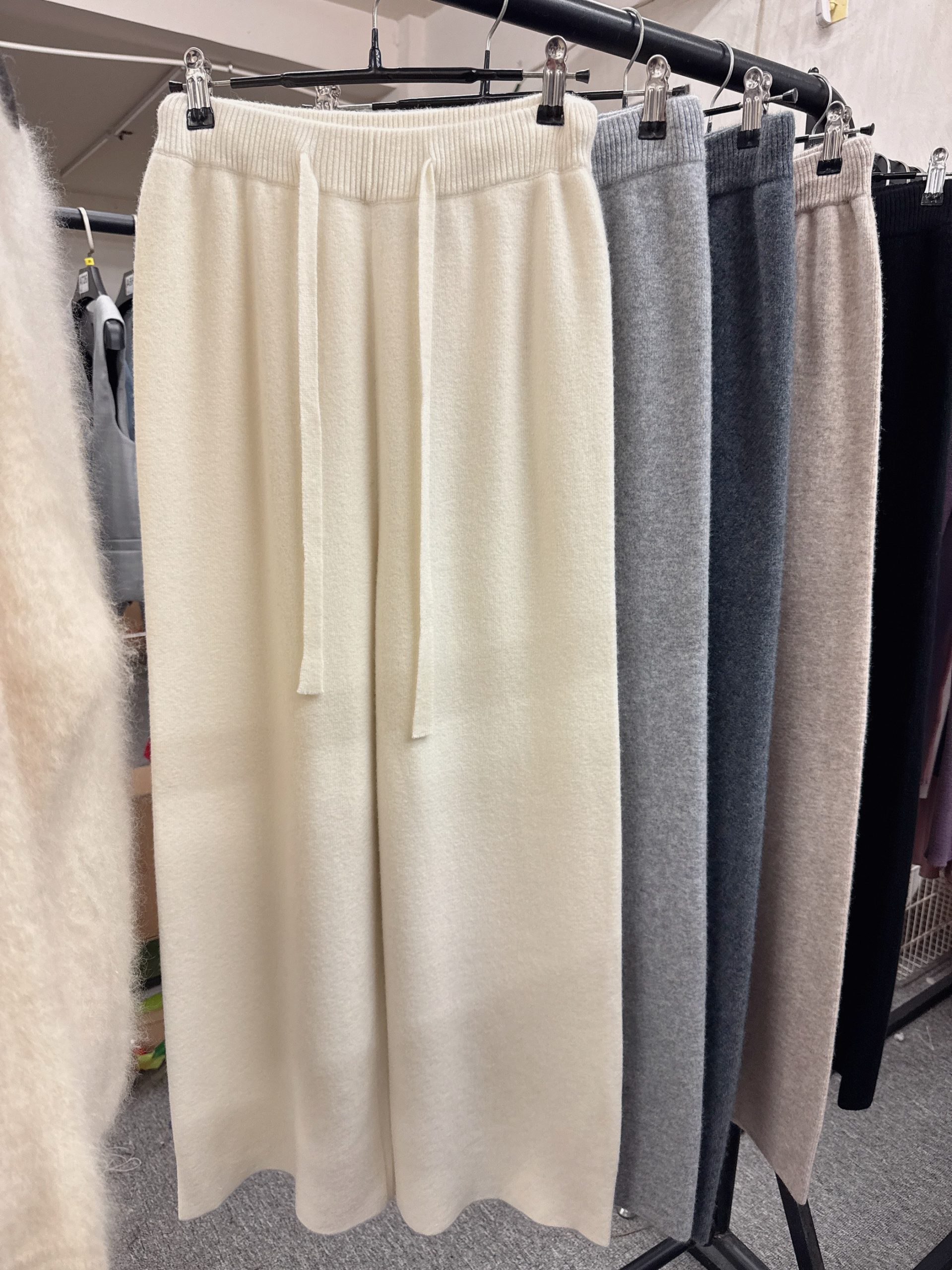 Women's 100% Wool Knit Pants with Elastic Waist and Floor-Length Straight Leg