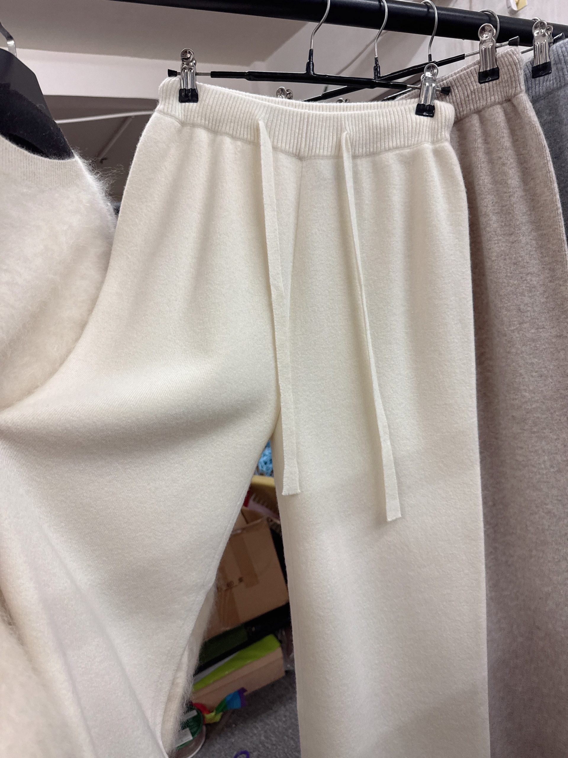 Women's 100% Wool Knit Pants with Elastic Waist and Floor-Length Straight Leg - Image 4