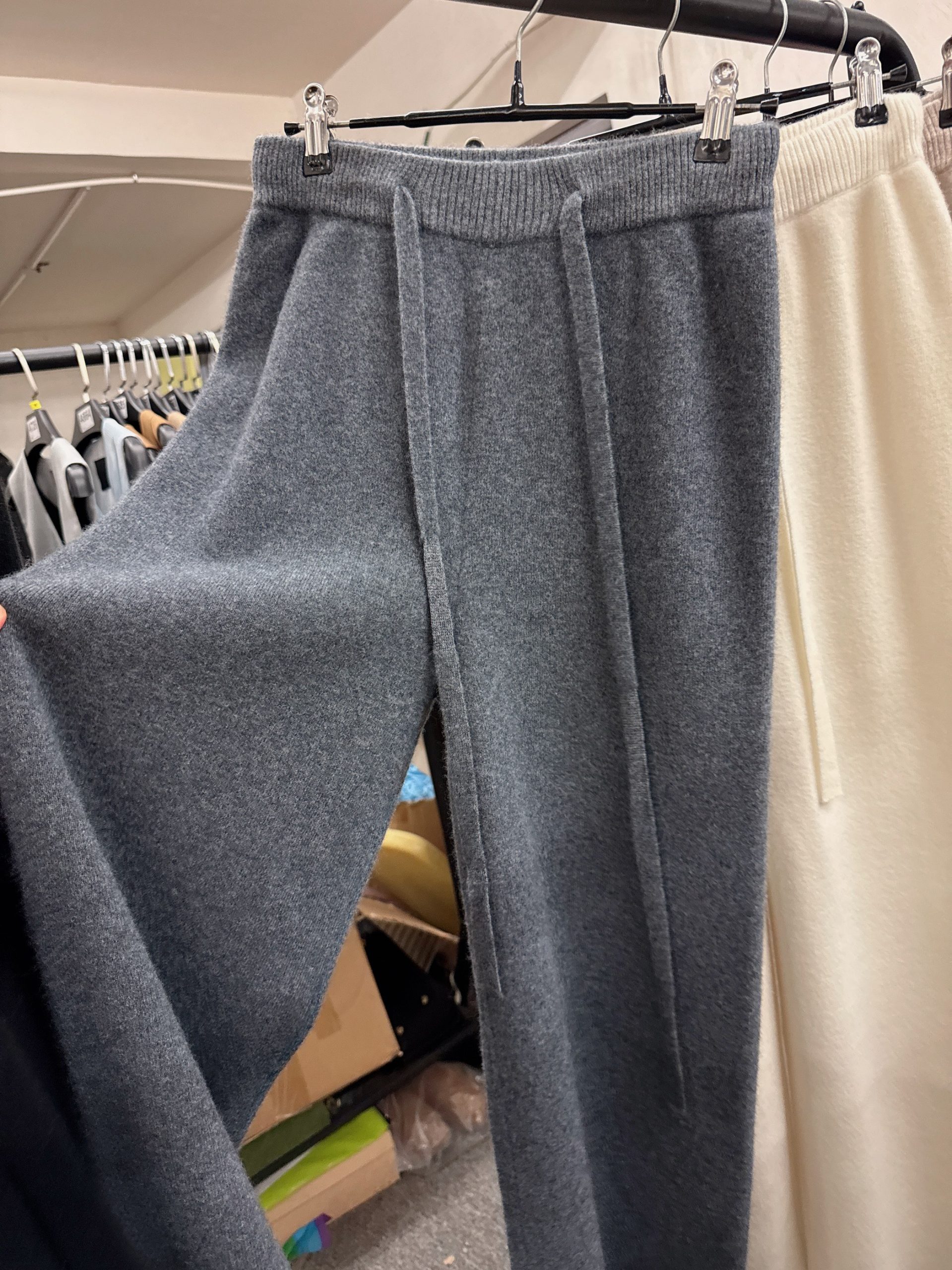 Women's 100% Wool Knit Pants with Elastic Waist and Floor-Length Straight Leg - Image 3