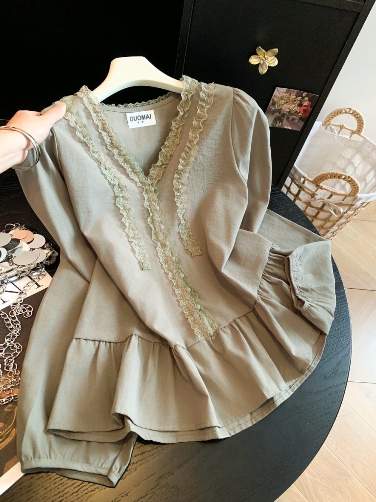 Women's Lace Trim V-Neck Puff Sleeve Blouse - Light Sweet Retro Top