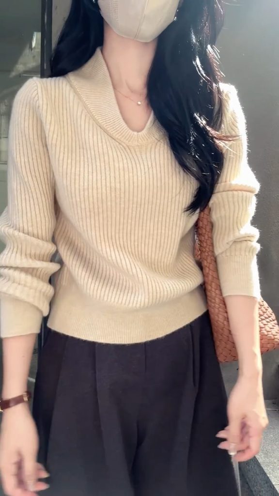 Women's Retro V-Neck Long Sleeve Knit Sweater in Apricot - Style b35fcf